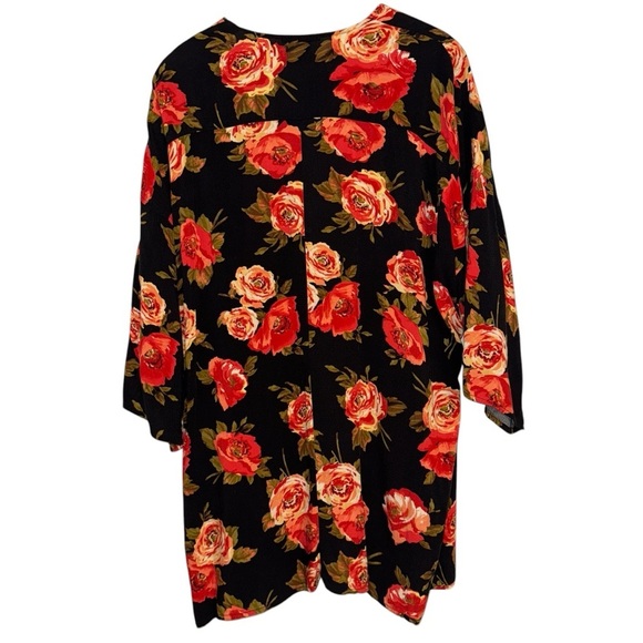 FOREVER 21 BLACK AND RED FLORAL KIMONO SIZE M - Picture 2 of 3